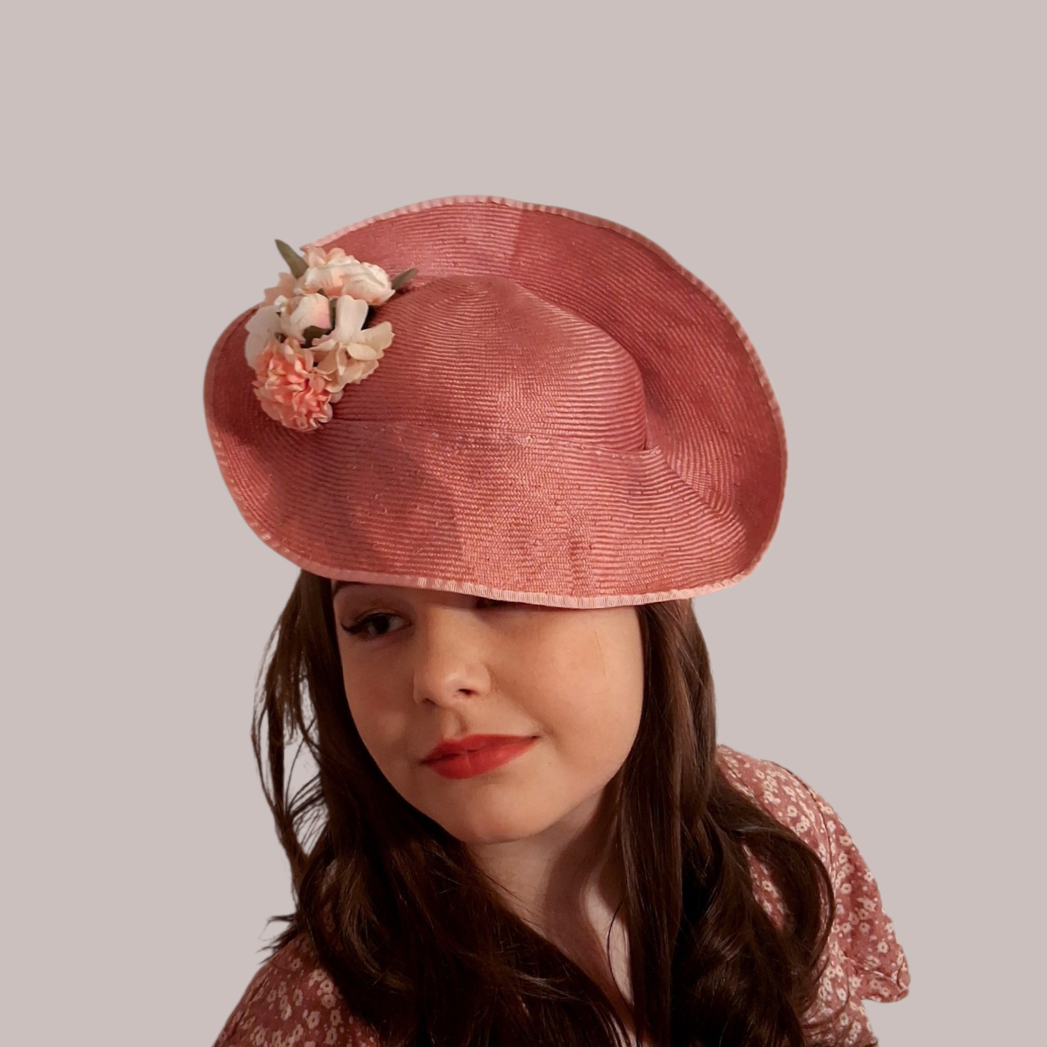 Vintage Style Straw Tilt Hat with Floral Arrangement - Image 3